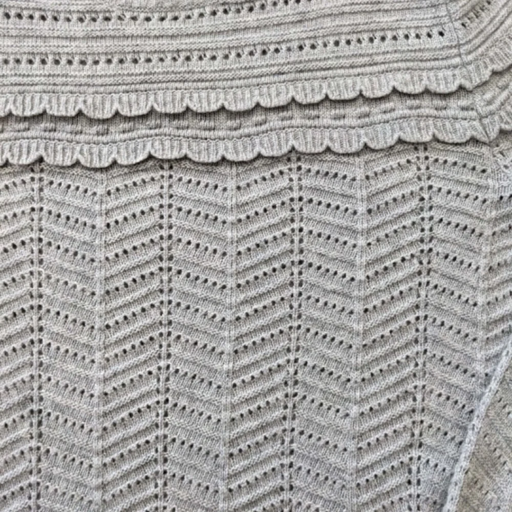 Cute Ruffled  Sweater - Picture 4 of 4
